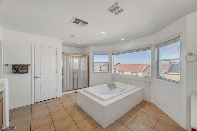 Building Photo - 2708 Langlade Ave
