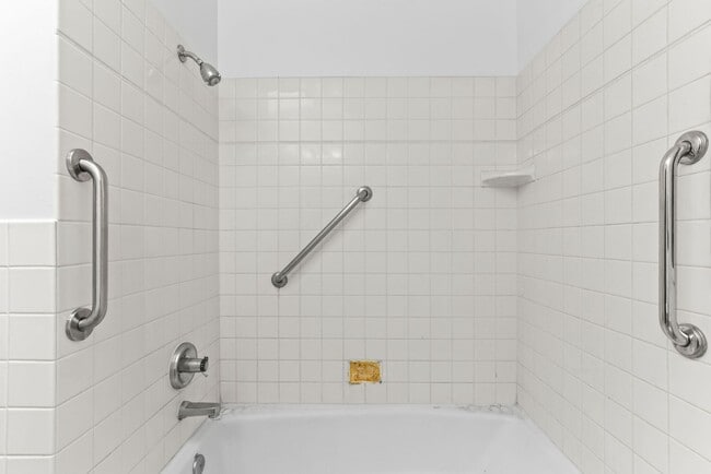 Building Photo - 9877 SE 33rd Ave