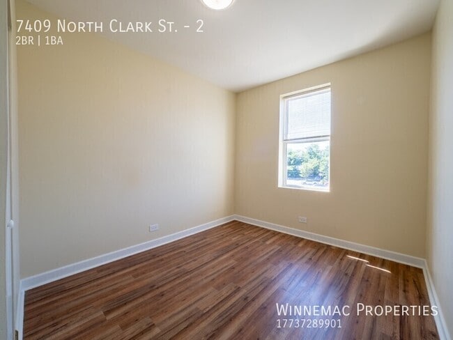 Building Photo - 7409 N Clark St