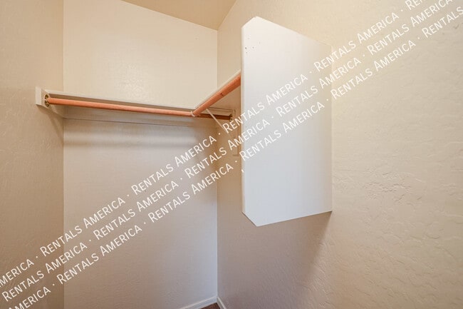 Building Photo - 21004 N Sansom Dr