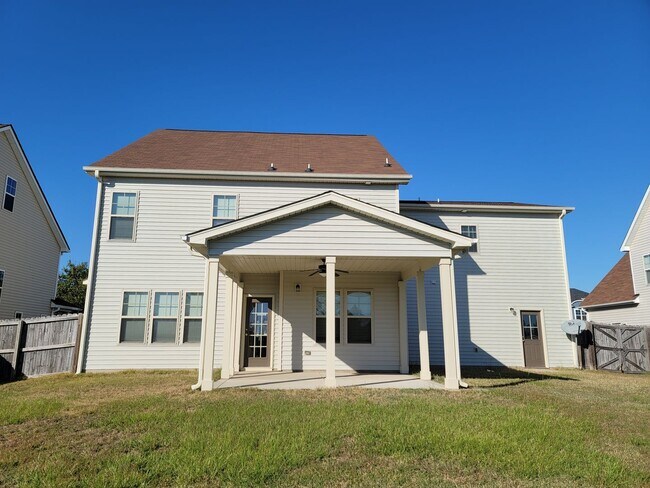 Building Photo - Immaculate 4 Bedroom, 3.5 Bath Home Located in Established Neighborhood. Minutes from Fort Bragg!