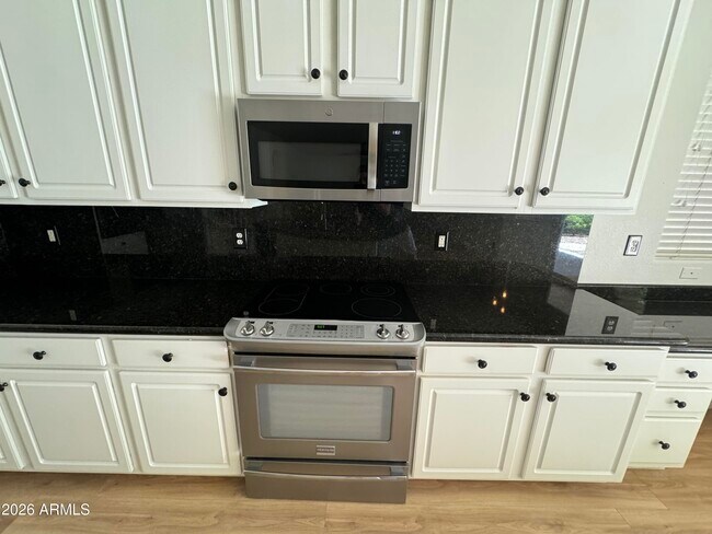 Building Photo - 1127 W Mesquite St