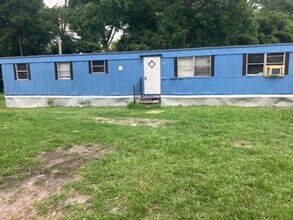 Building Photo - Mobile Home For Rent