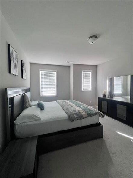 Building Photo - 2085 Manor Pointe Dr