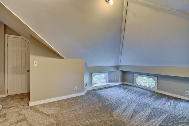 Building Photo - 943 N Park Ave
