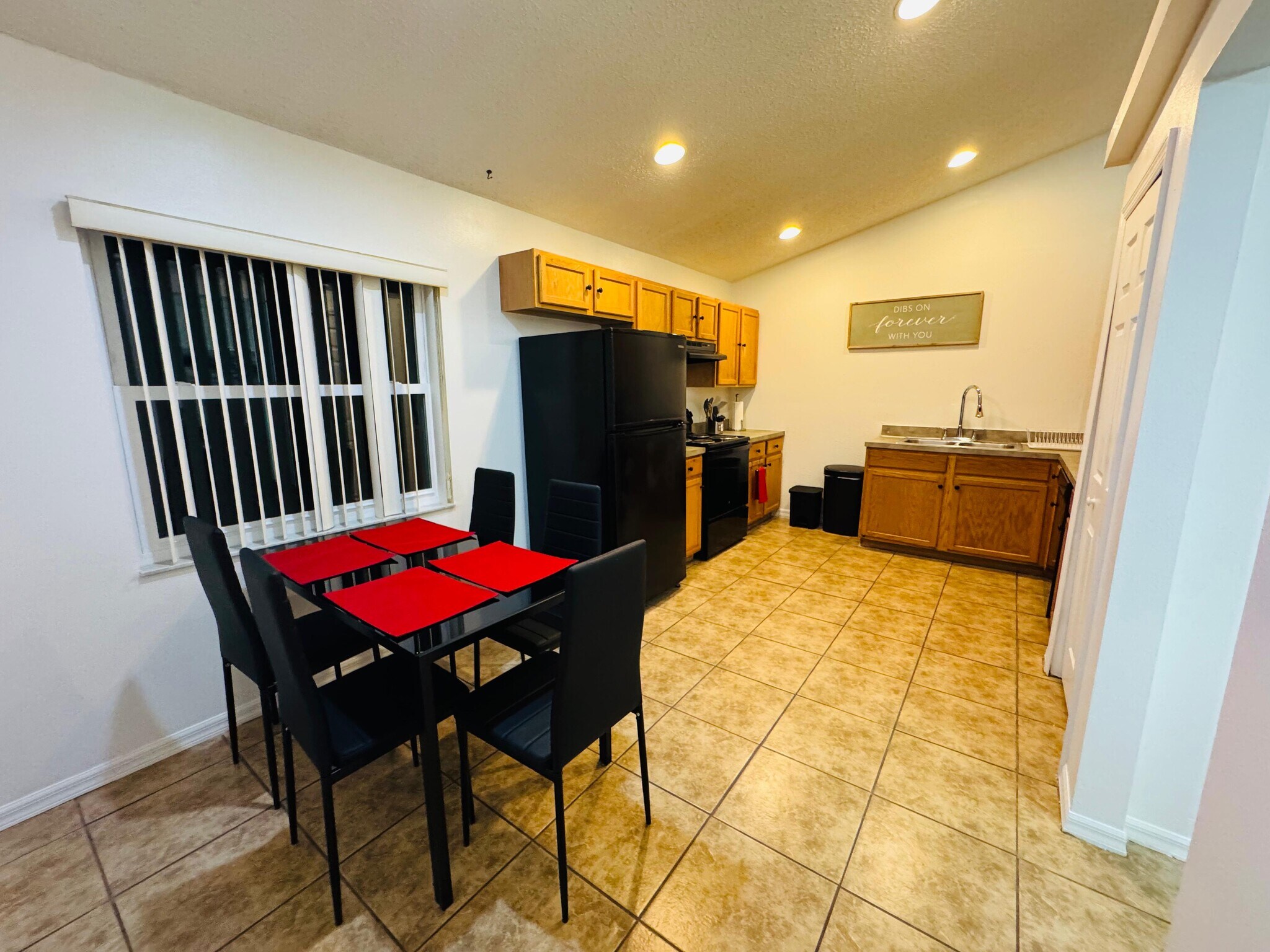 Shared Kitchen - 536 Cheshire Way