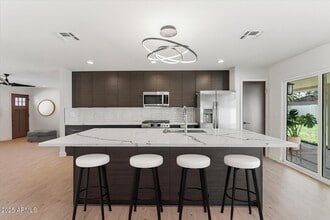 Building Photo - 8112 E Virginia Ave