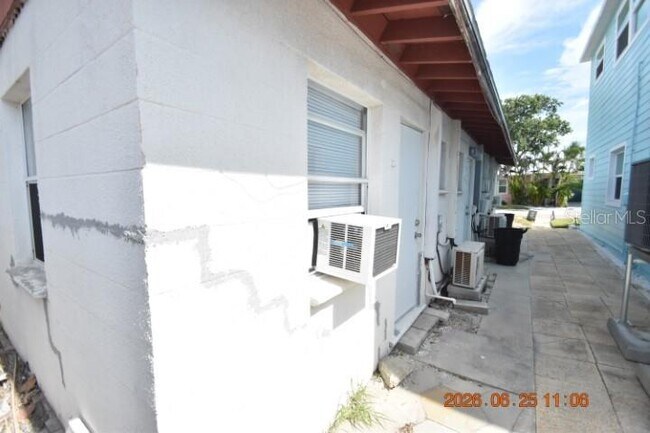 Building Photo - 146 Coral Ave