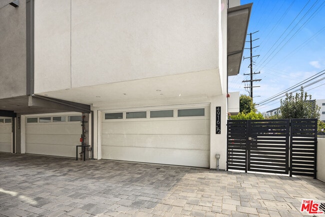 Building Photo - 4916 1/2 S Centinela Ave