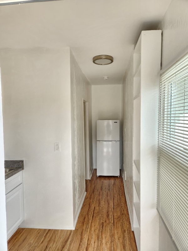 Building Photo - 2032 Vista Del Mar Ave