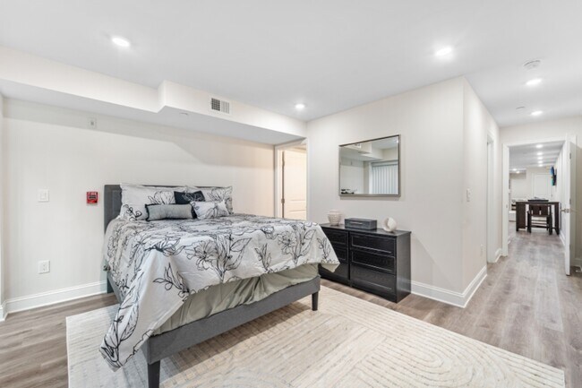 Building Photo - 2341 N College Ave