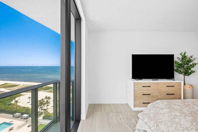 Building Photo - 730 N Ocean Blvd