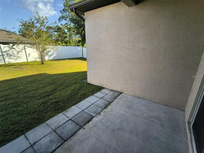 Building Photo - 13 Wood Amber Ln