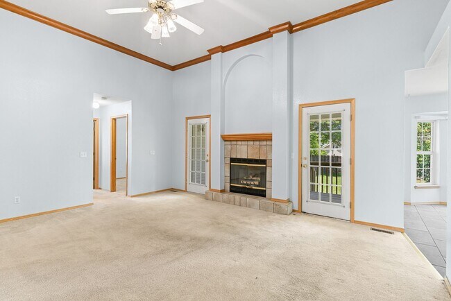 Building Photo - 3 Bedroom, 2 Bathroom Home in Republic Sch...