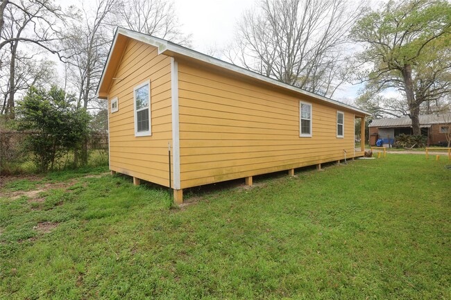 Building Photo - 23091 S Wildwood Dr