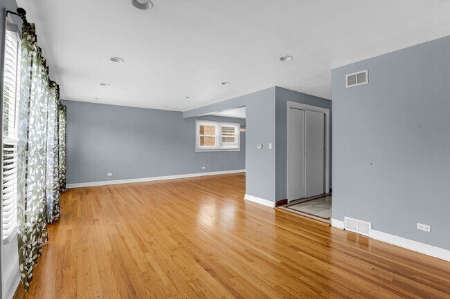 Building Photo - 3821 W MORSE Ave