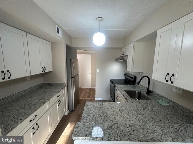 Building Photo - 5645 Harpers Farm Rd