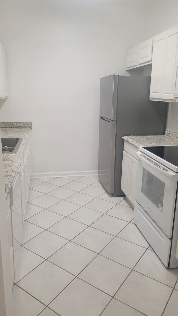 Building Photo - Beautiful 3BR/2BA Condo in Gated Golf Ridge Community