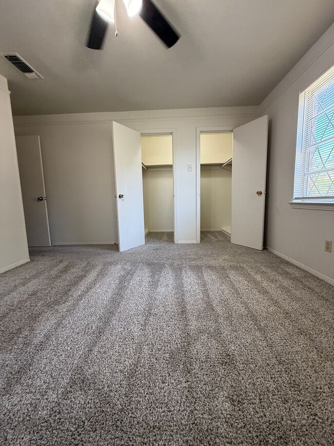 Building Photo - 3/2/2 in ALEDO - BIG YARD - GREAT PRICE!!!