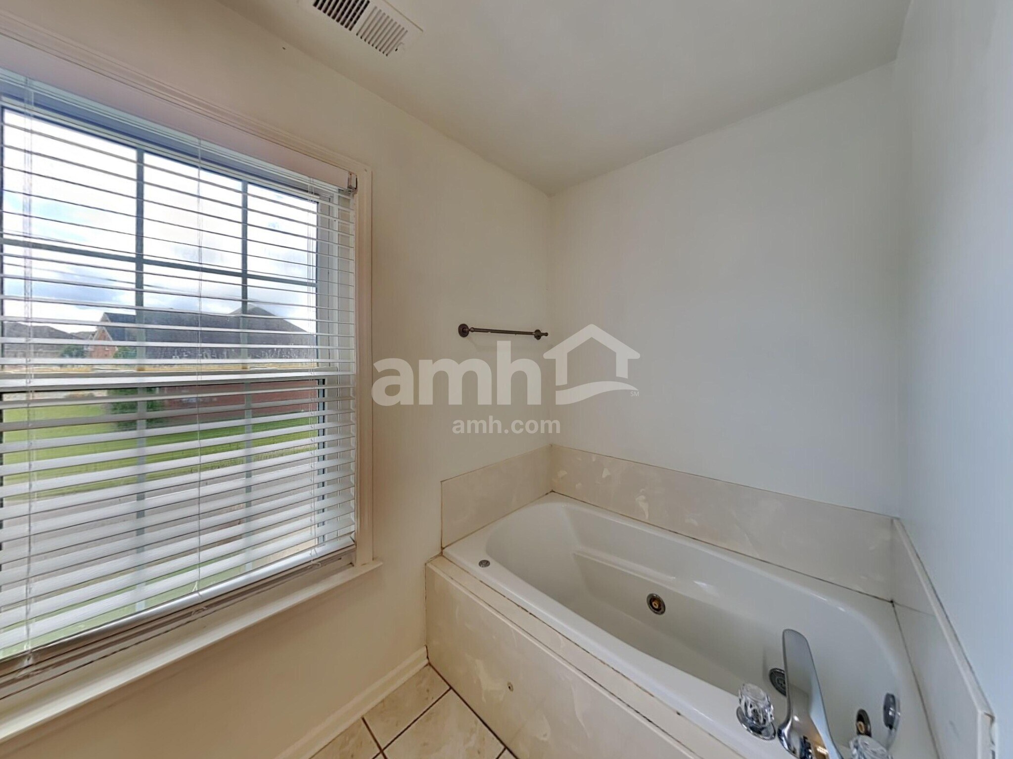 Building Photo - 524 Ryan Ave