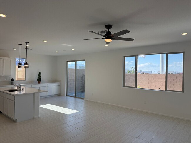 Building Photo - Brand new Southwest 3 bedrooms 2.5 bathrooms