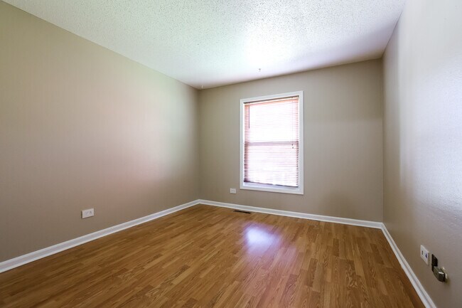 Building Photo - 1428 Inverrary Ln