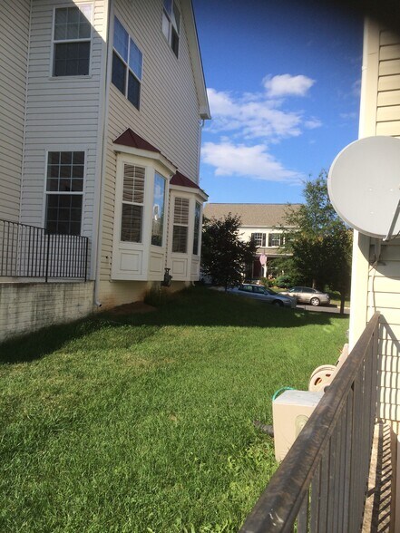 Walkimg area to rear of home - 9028 Woodpecker Ct