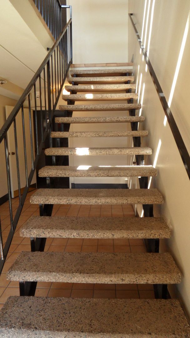 Building Photo - 55+ Senior Living Upgraded 1 BR 1 BA Gated...