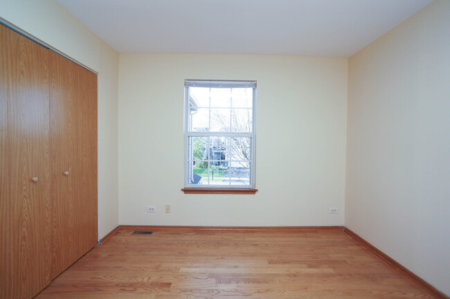 Building Photo - 671 Legends Dr