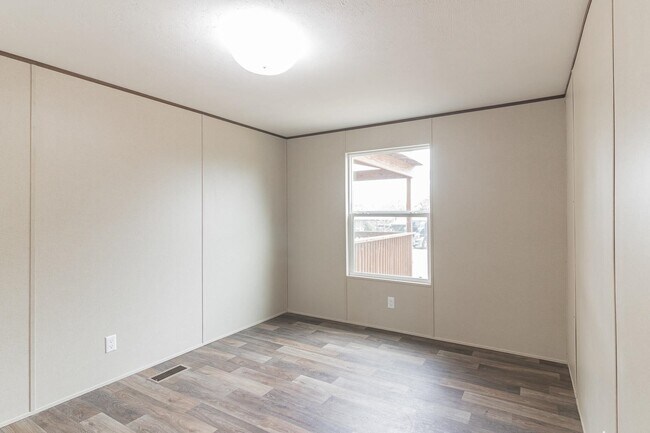 Building Photo - 104 E Castleshoals Dr