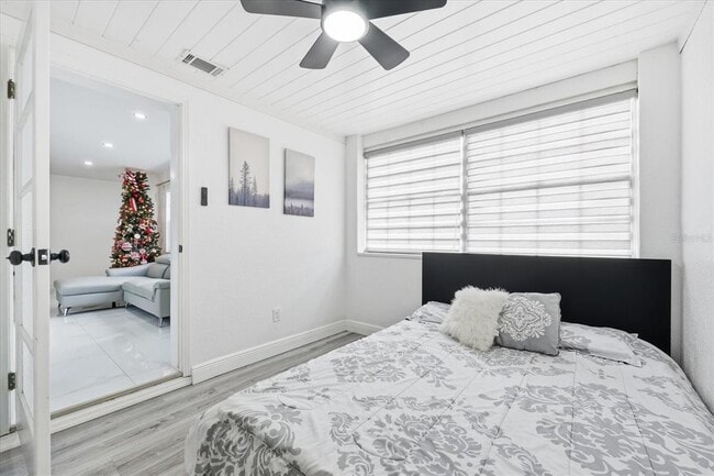 Building Photo - 2521 W Minnehaha St