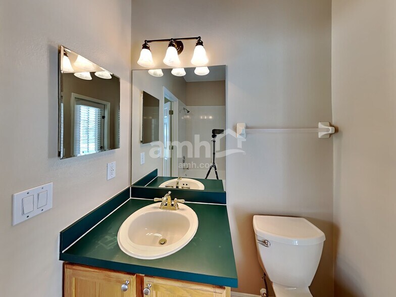 Building Photo - 10223 Meadow Crossing Dr