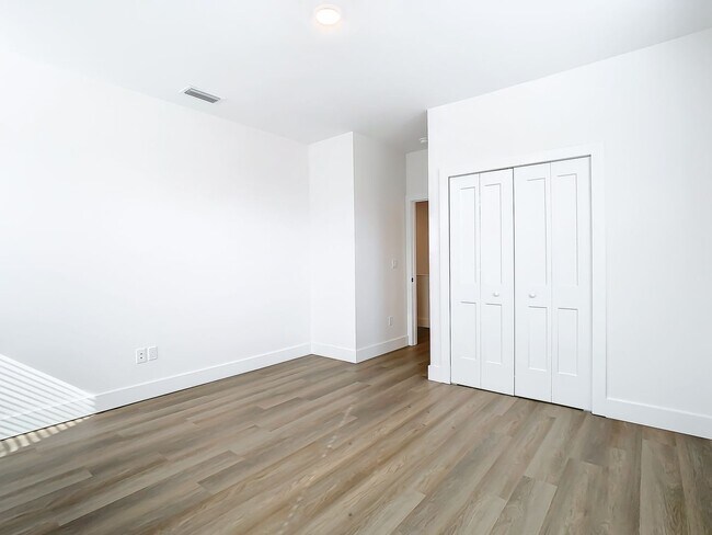 Building Photo - Brand New Constructed Townhouse in South Tampa - Available October 2024