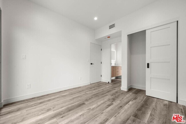 Building Photo - 1920 S Sherbourne Dr