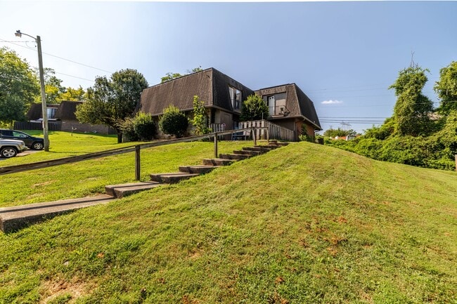Building Photo - 9104 Woodpark Ln NW