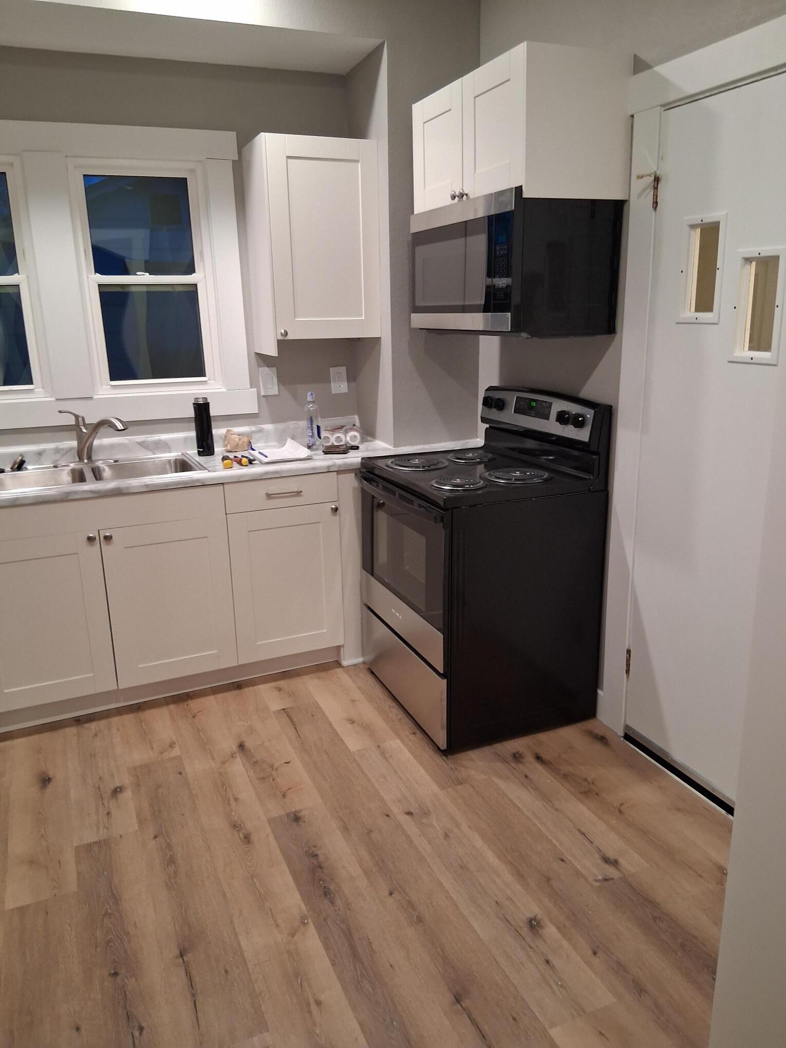 Kitchen - 1714 E Walnut St