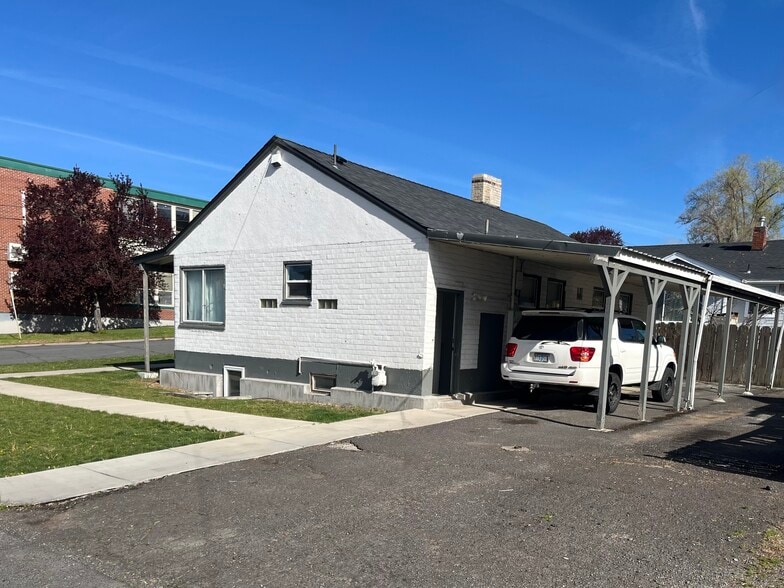 Building Photo - 1405 Worden Ave