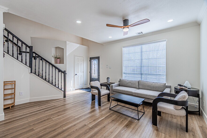 Building Photo - 841 Snapdragon Ln