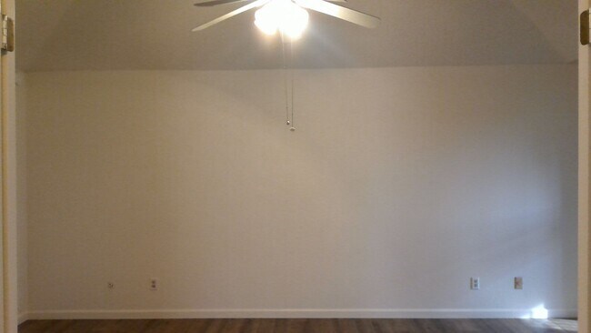 Building Photo - 315 E Nees Ave