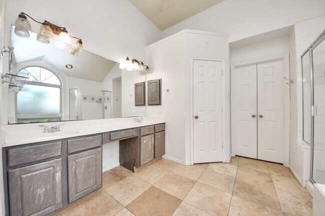 Building Photo - 3818 S Barnett Way