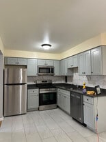 Building Photo - 419 W Stevens Dr
