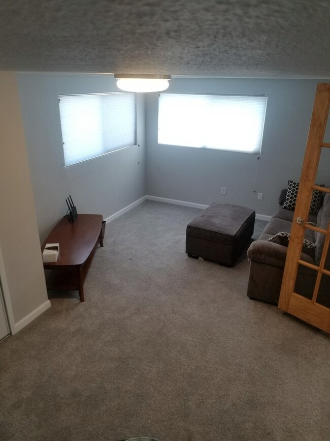 Building Photo - FURNISHED- 3 bed 2 bath single car detache...