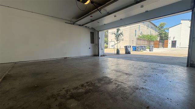 Building Photo - 2202 N Peak St