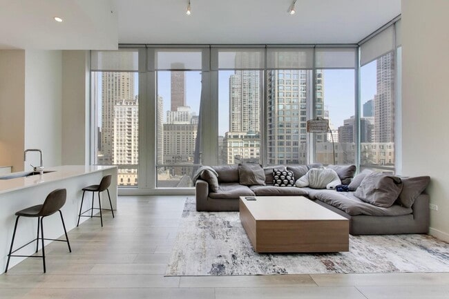 Building Photo - 14 W Superior St