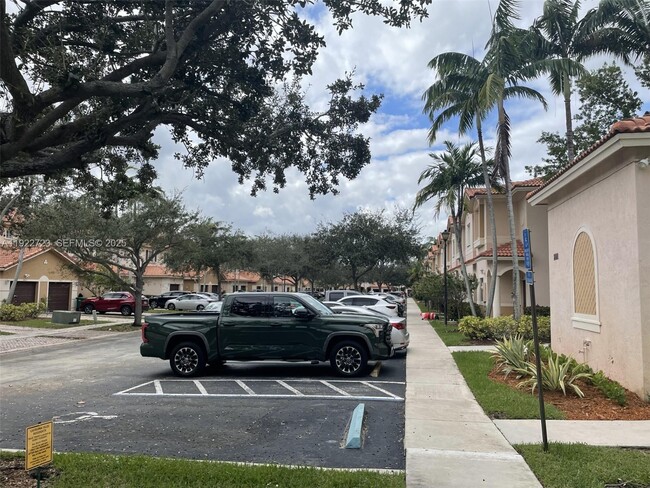 Building Photo - 8831 S Isles Cir