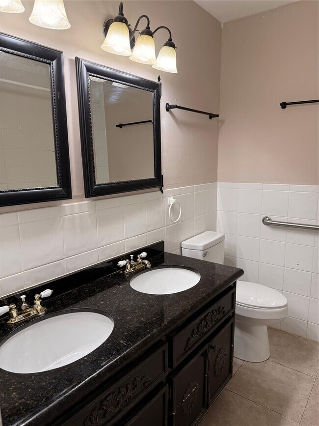 Building Photo - 5620 NE 2nd Terrace