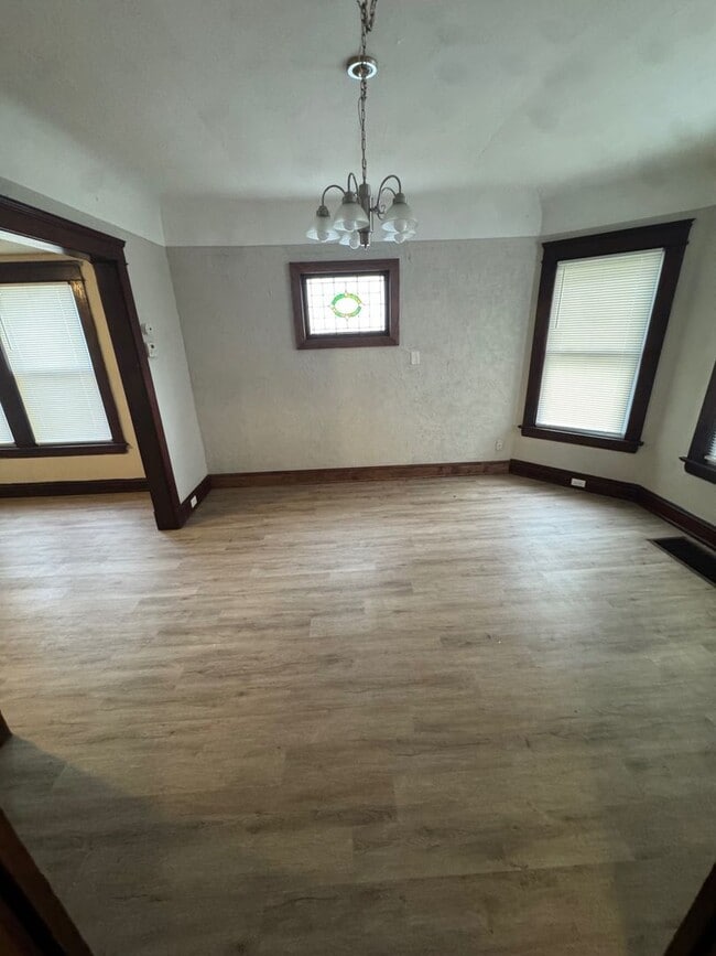 Building Photo - 3245 W 99th St