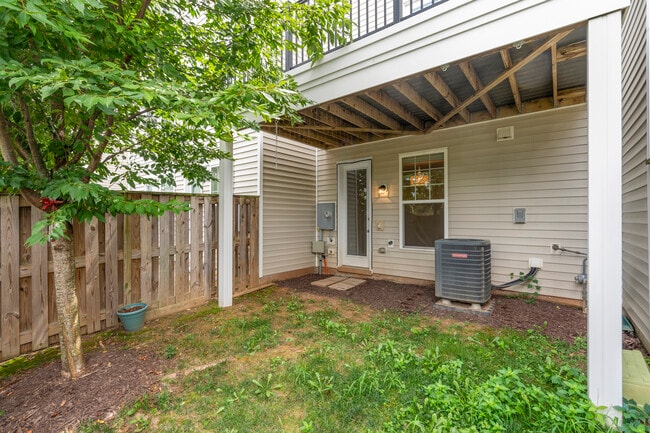 Building Photo - 42298 Lancaster Woods Sq