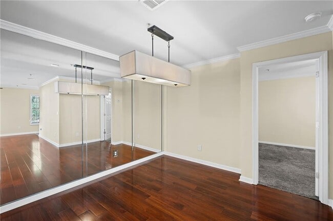 Building Photo - 401 Augusta Dr