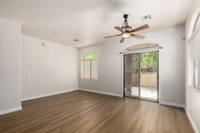 Building Photo - 2250 E Deer Valley Dr